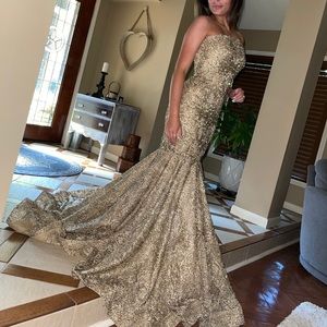 💚SOLD💚 Gold Sherri Hill Couture